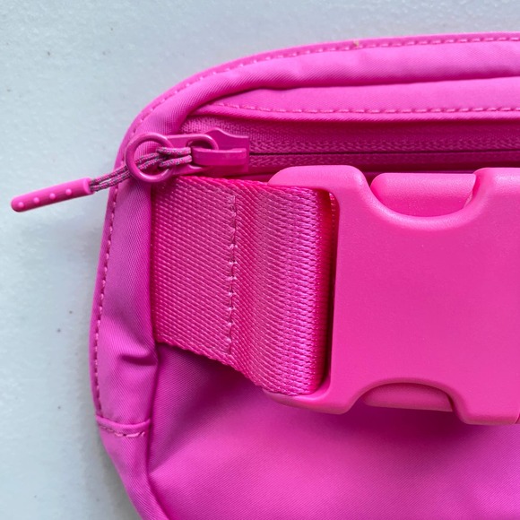 NWT Lululemon Everywhere Belt Bag 1L Sonic Pink Fall Limited Color BarbieCore - Picture 6 of 11